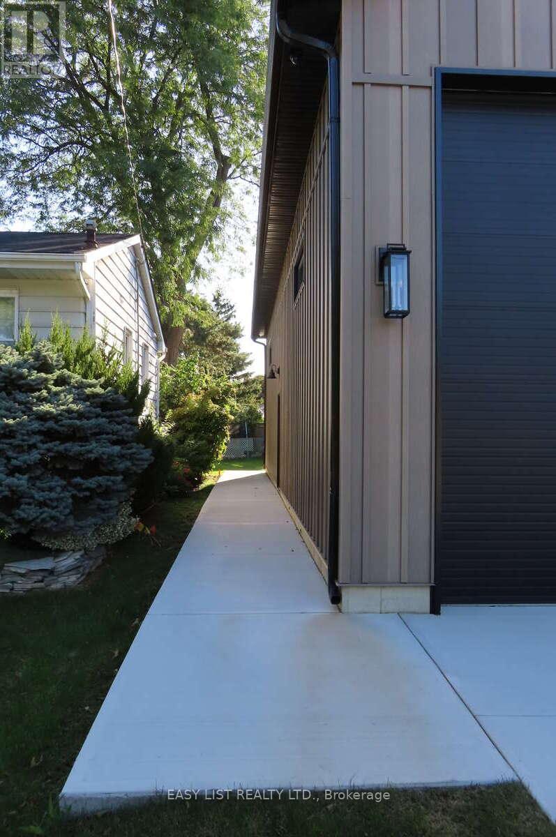 1248 Colborne Road, Sarnia, Ontario  N7V 3L4 - Photo 11 - X12445823