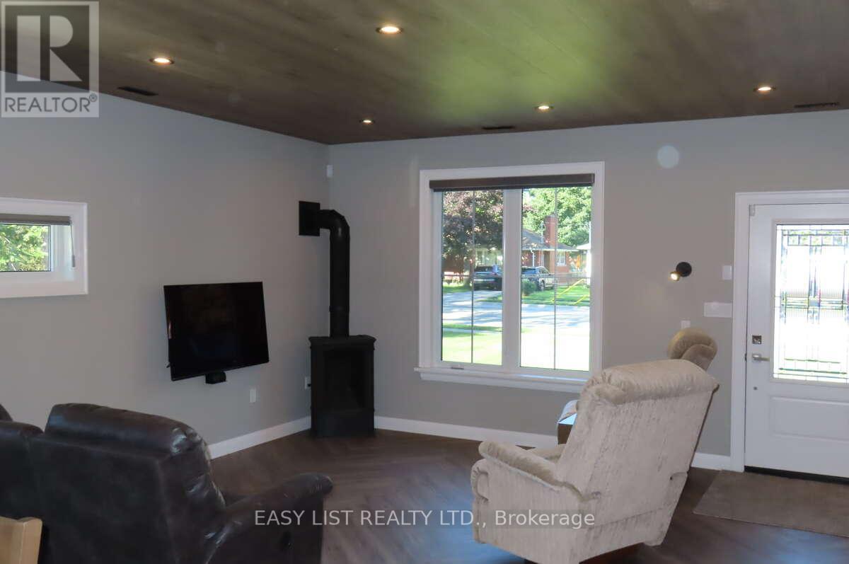 1248 Colborne Road, Sarnia, Ontario  N7V 3L4 - Photo 14 - X12445823