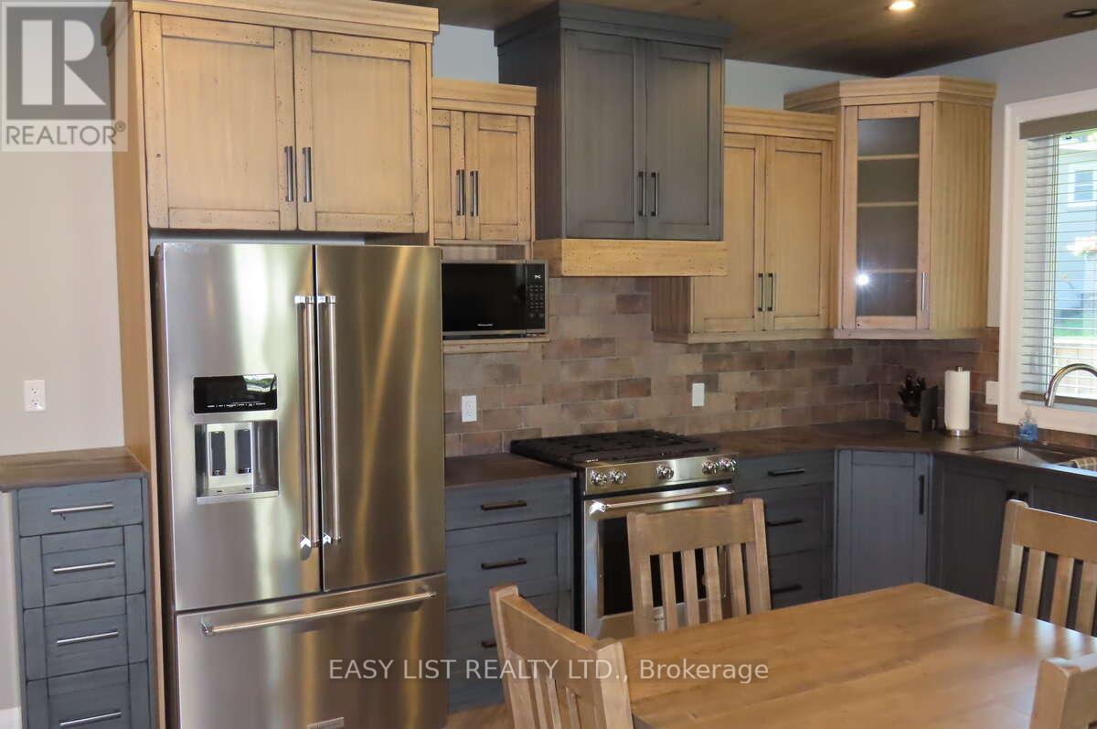 1248 Colborne Road, Sarnia, Ontario  N7V 3L4 - Photo 16 - X12445823