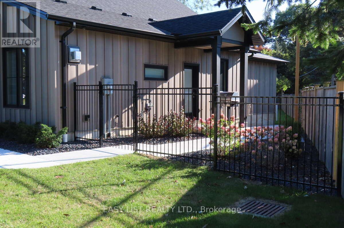 1248 Colborne Road, Sarnia, Ontario  N7V 3L4 - Photo 2 - X12445823