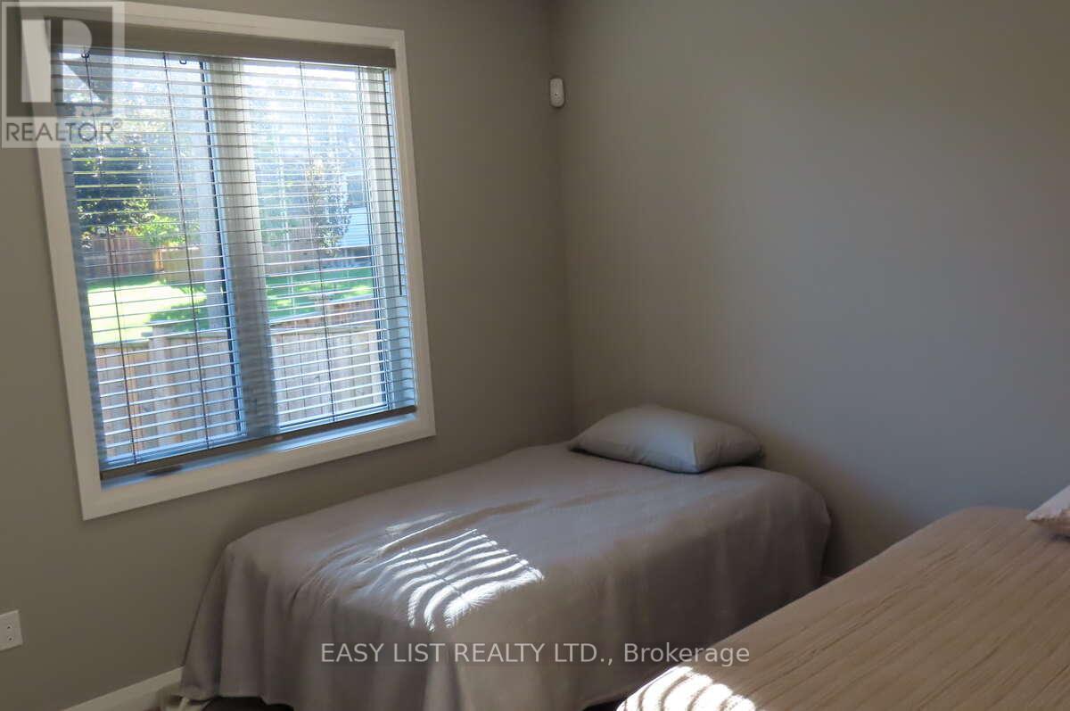 1248 Colborne Road, Sarnia, Ontario  N7V 3L4 - Photo 22 - X12445823