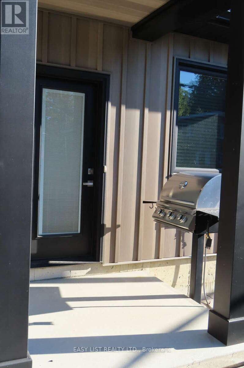 1248 Colborne Road, Sarnia, Ontario  N7V 3L4 - Photo 4 - X12445823