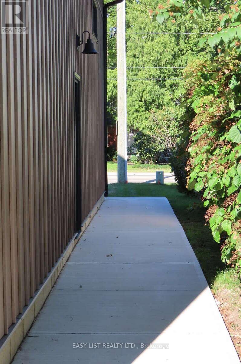 1248 Colborne Road, Sarnia, Ontario  N7V 3L4 - Photo 8 - X12445823