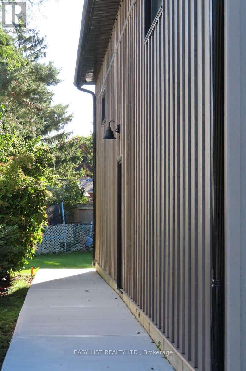 1248 Colborne Road, Sarnia, Ontario  N7V 3L4 - Photo 9 - X12445823