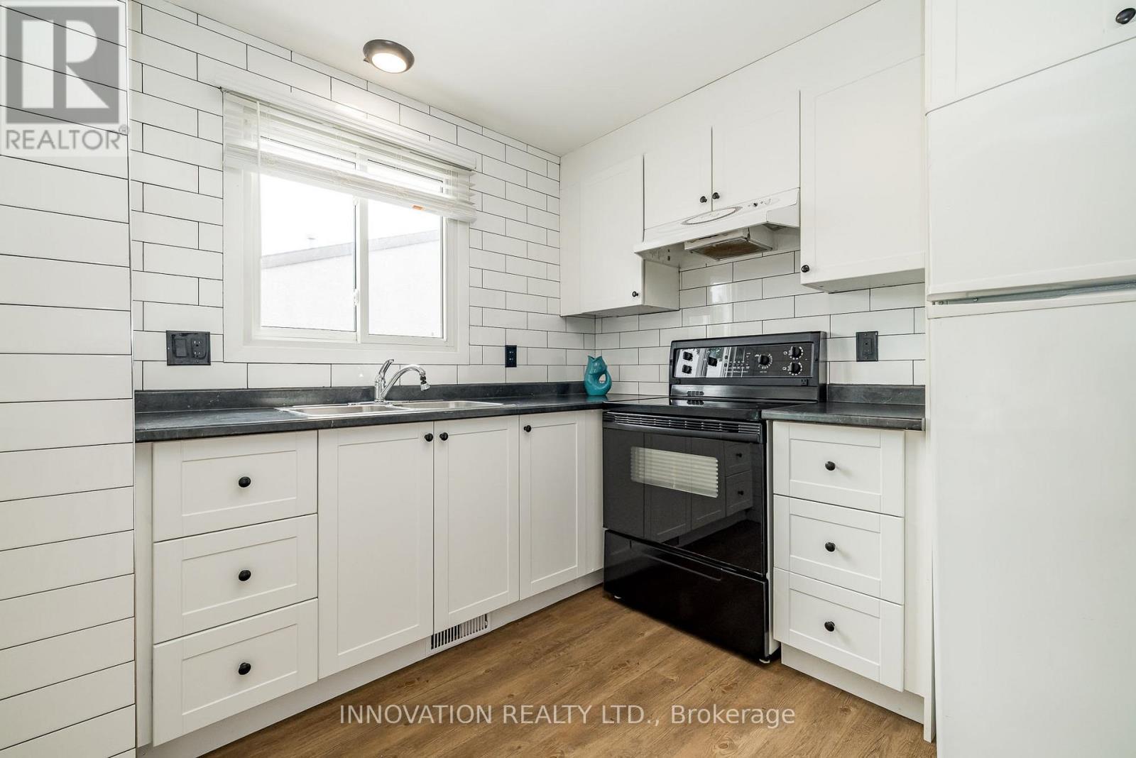274 Woodfield Drive, Ottawa, Ontario  K2G 3W9 - Photo 9 - X12355947