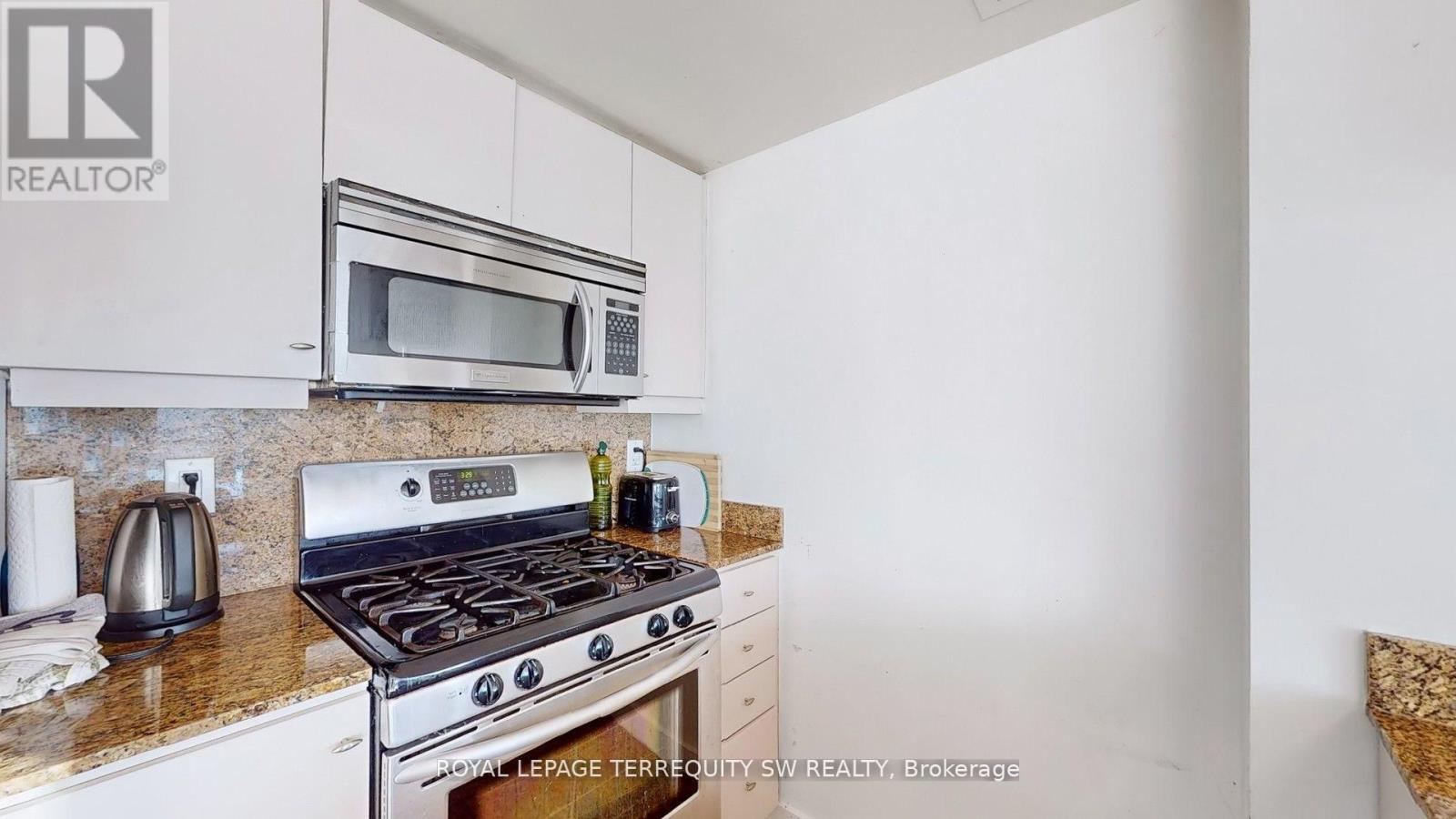 3505 - 5 Mariner Terrace, Toronto, Ontario  M5V 3V6 - Photo 17 - C12444030