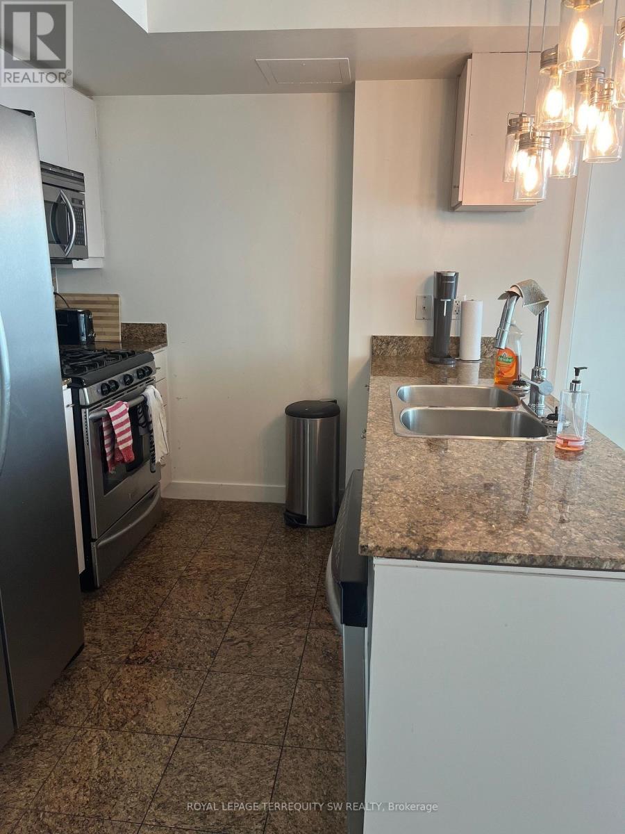 3505 - 5 Mariner Terrace, Toronto, Ontario  M5V 3V6 - Photo 16 - C12444030