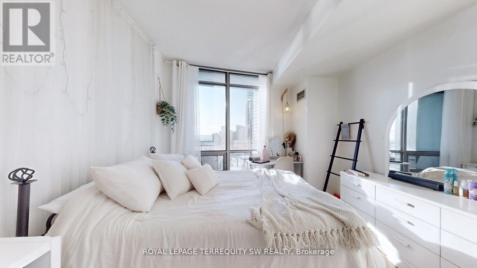 3505 - 5 Mariner Terrace, Toronto, Ontario  M5V 3V6 - Photo 26 - C12444030