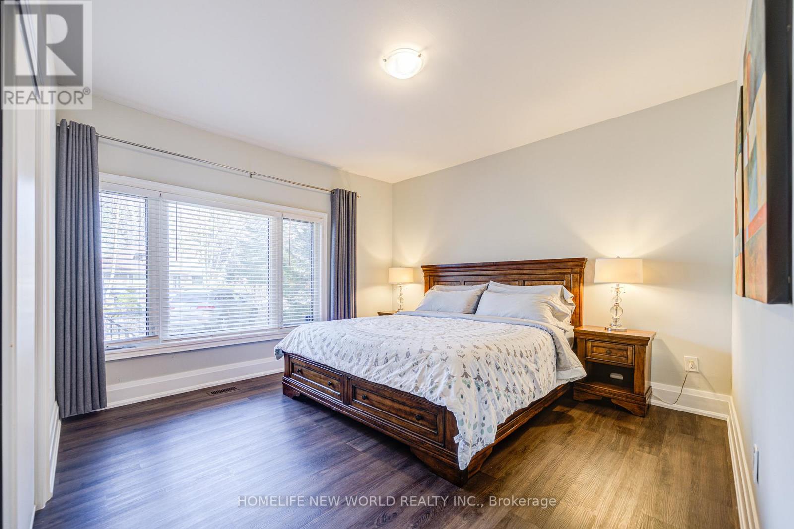215 Willow Drive, Georgina, Ontario  L4P 2R9 - Photo 18 - N12422532