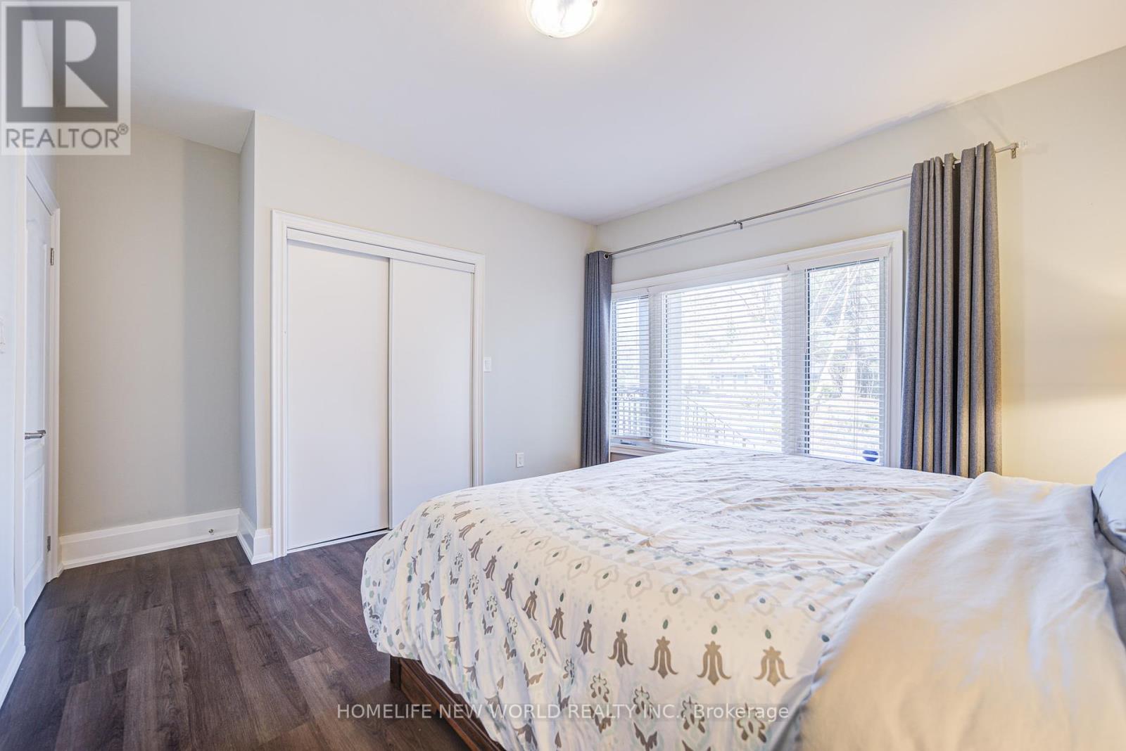 215 Willow Drive, Georgina, Ontario  L4P 2R9 - Photo 20 - N12422532