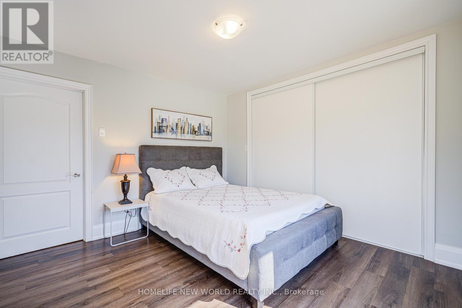 215 Willow Drive, Georgina, Ontario  L4P 2R9 - Photo 26 - N12422532