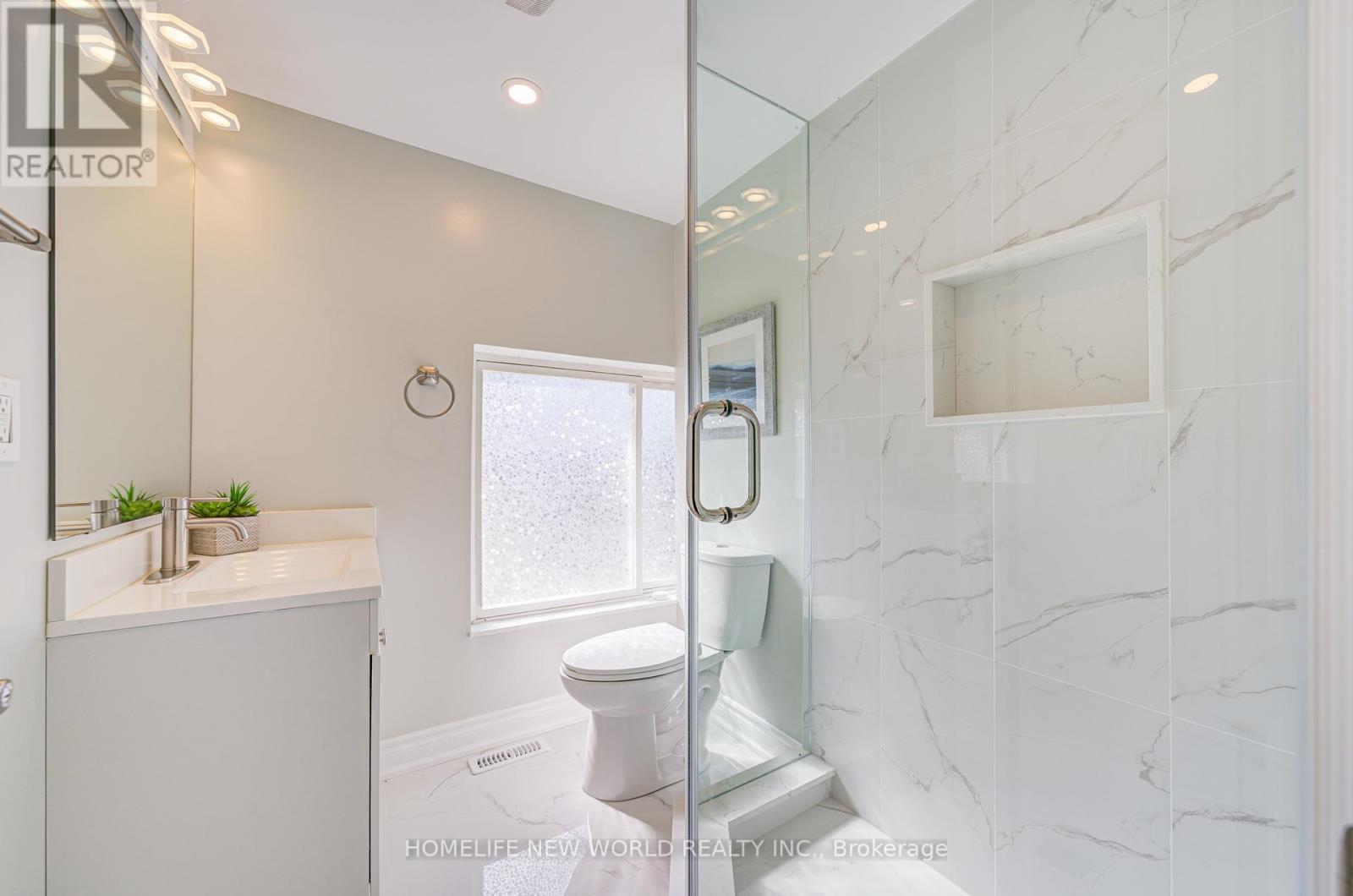 215 Willow Drive, Georgina, Ontario  L4P 2R9 - Photo 31 - N12422532