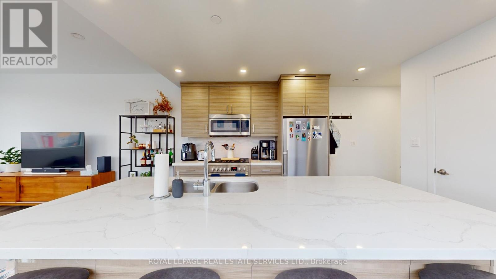 3258 Dundas Street W, Toronto, Ontario  M6P 2A3 - Photo 11 - W12445387