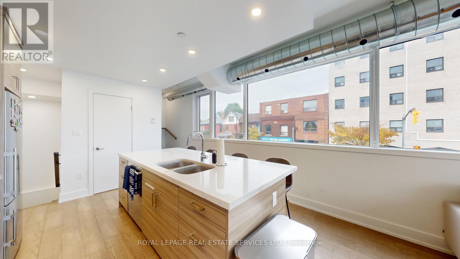 3258 Dundas Street W, Toronto, Ontario  M6P 2A3 - Photo 15 - W12445387