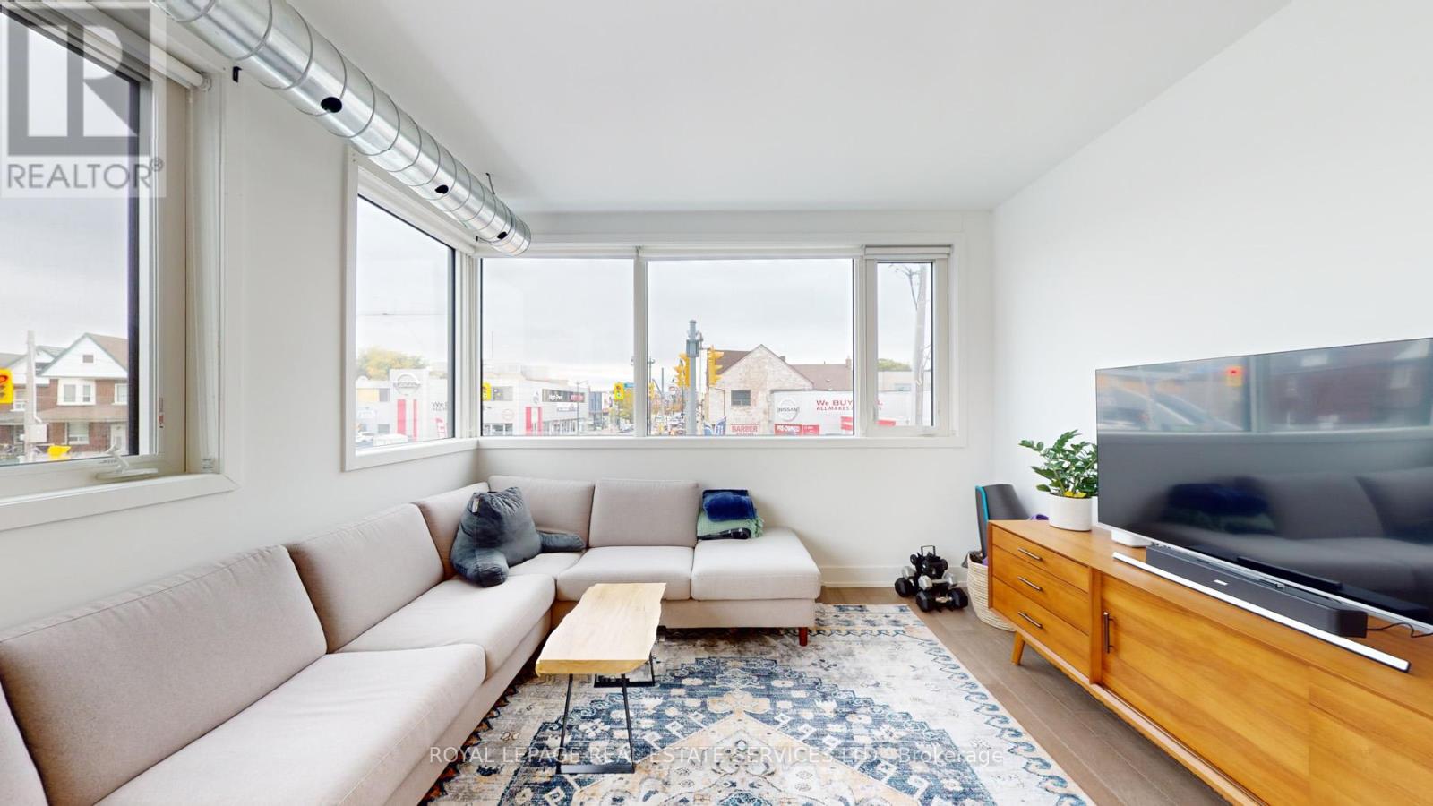 3258 Dundas Street W, Toronto, Ontario  M6P 2A3 - Photo 3 - W12445387