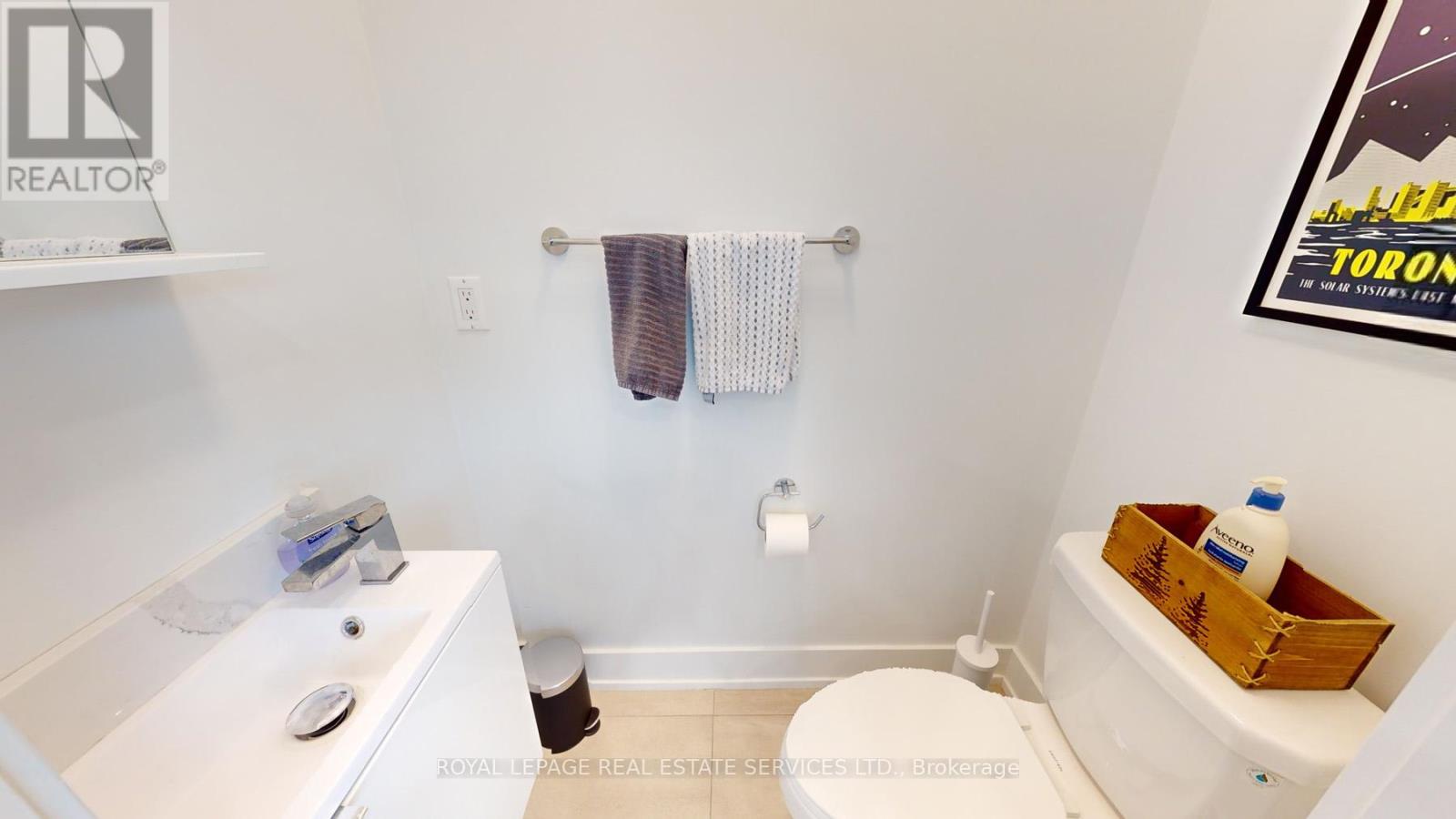 3258 Dundas Street W, Toronto, Ontario  M6P 2A3 - Photo 19 - W12445387