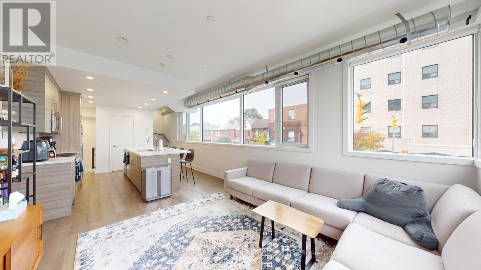 3258 Dundas Street W, Toronto, Ontario  M6P 2A3 - Photo 17 - W12445387