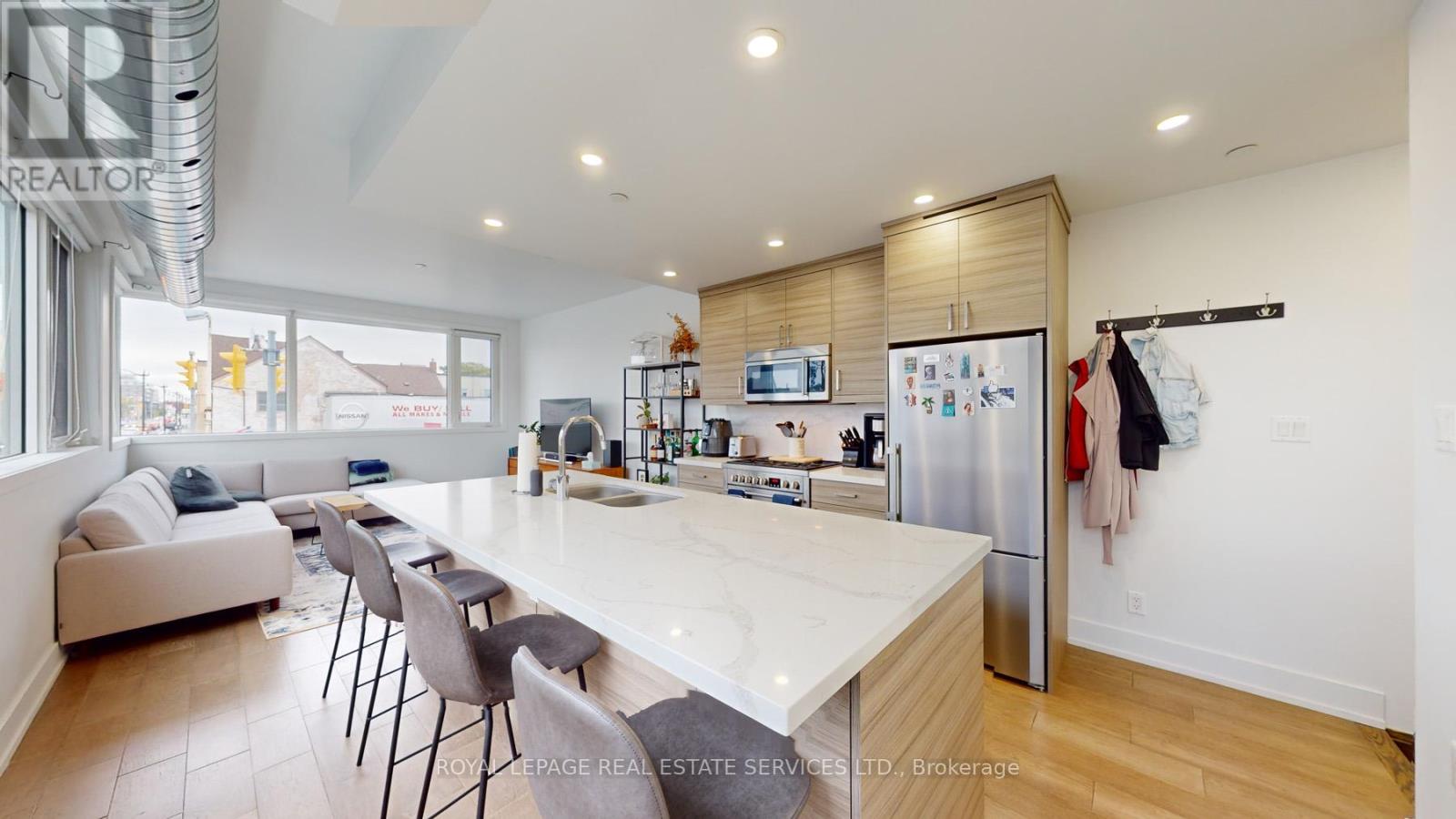 3258 Dundas Street W, Toronto, Ontario  M6P 2A3 - Photo 10 - W12445387