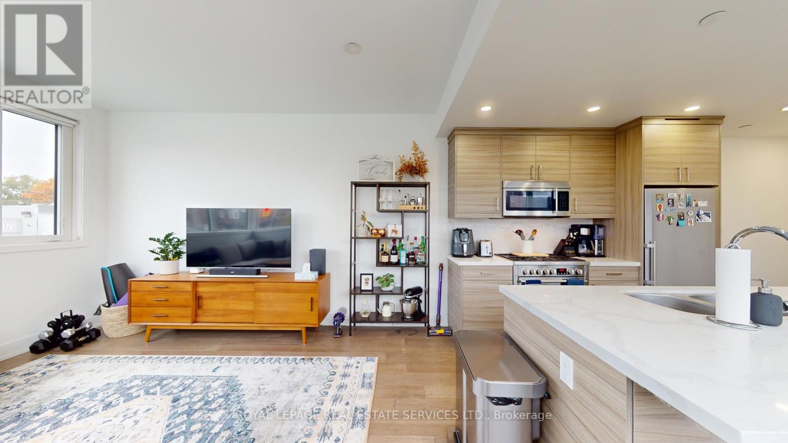 3258 Dundas Street W, Toronto, Ontario  M6P 2A3 - Photo 12 - W12445387