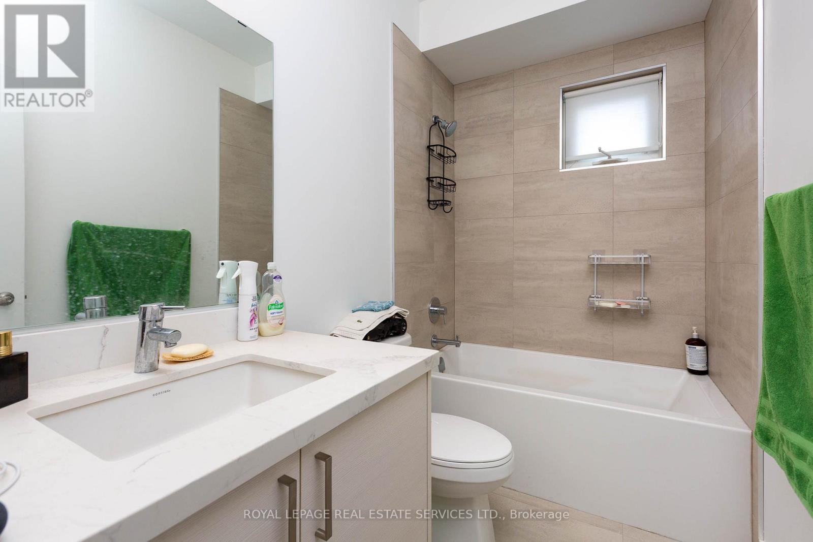 3258 Dundas Street W, Toronto, Ontario  M6P 2A3 - Photo 37 - W12445387