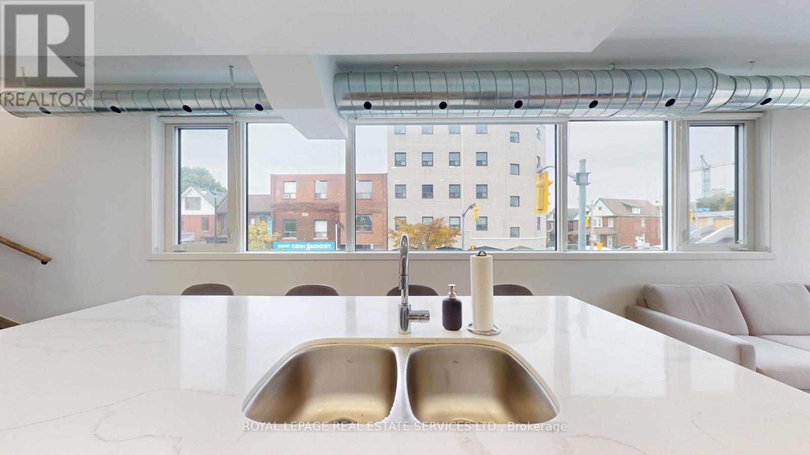 3258 Dundas Street W, Toronto, Ontario  M6P 2A3 - Photo 16 - W12445387