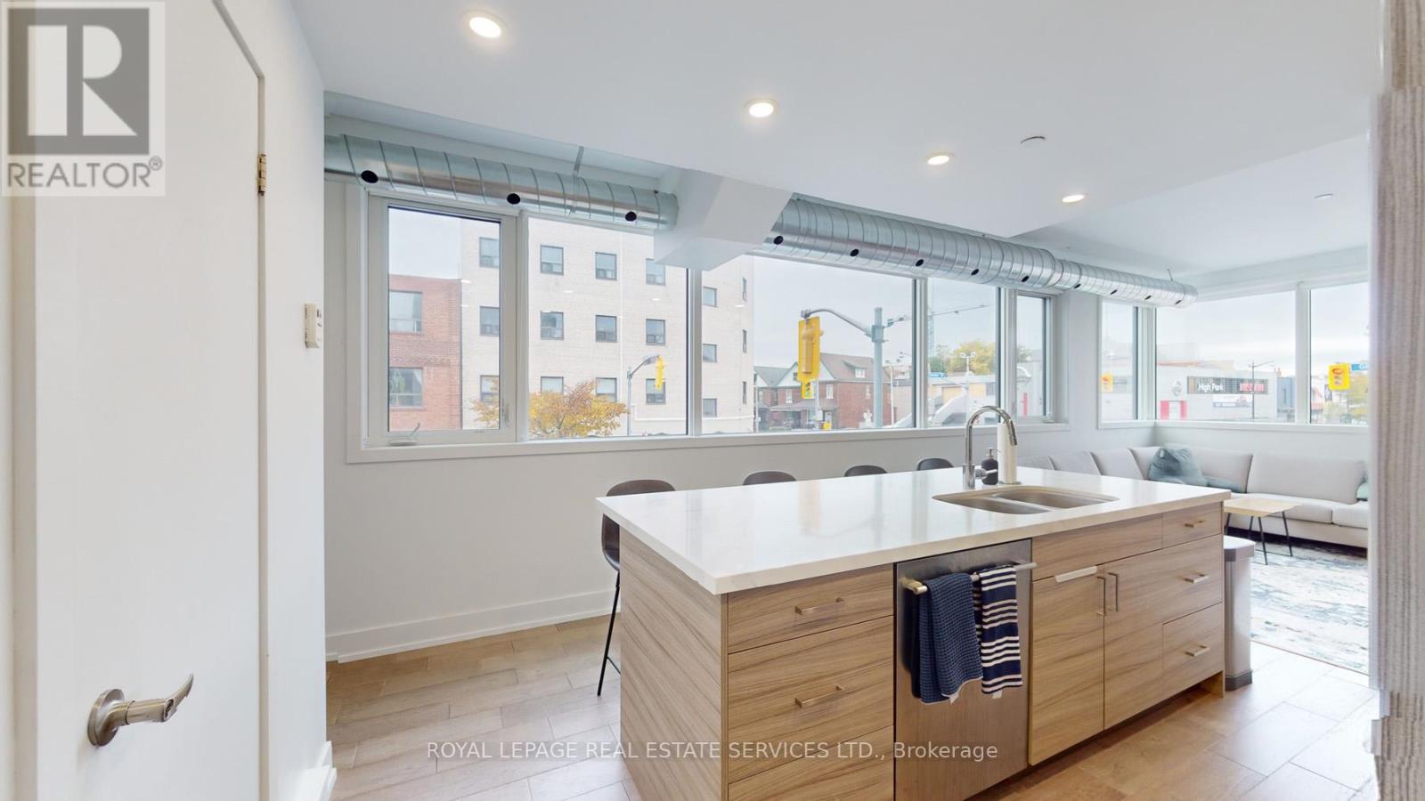3258 Dundas Street W, Toronto, Ontario  M6P 2A3 - Photo 6 - W12445387