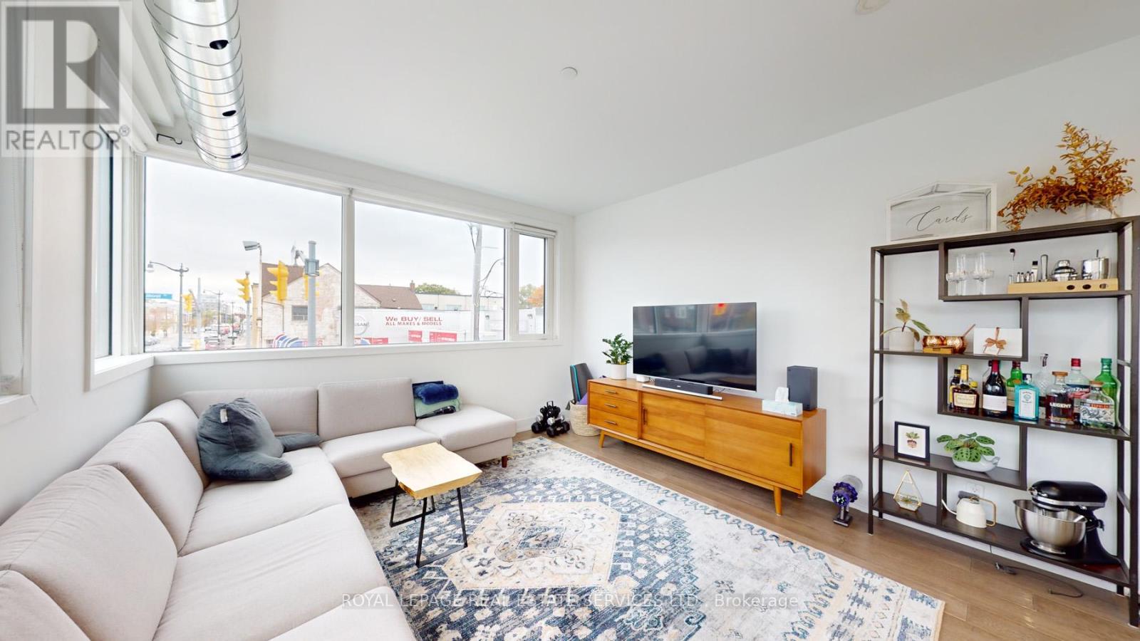 3258 Dundas Street W, Toronto, Ontario  M6P 2A3 - Photo 4 - W12445387