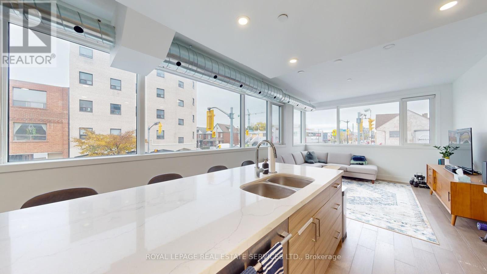 3258 Dundas Street W, Toronto, Ontario  M6P 2A3 - Photo 8 - W12445387