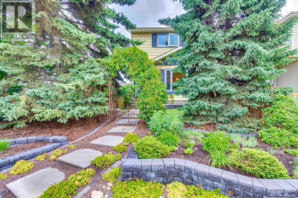 85 Erin Woods Place Se, Calgary, Alberta  T2B 2W5 - Photo 1 - A2237558