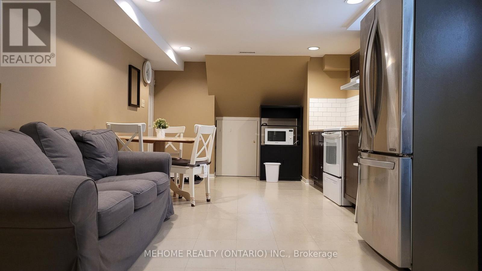 LOWER UNIT - 121 ANGUS DRIVE, Toronto, Ontario