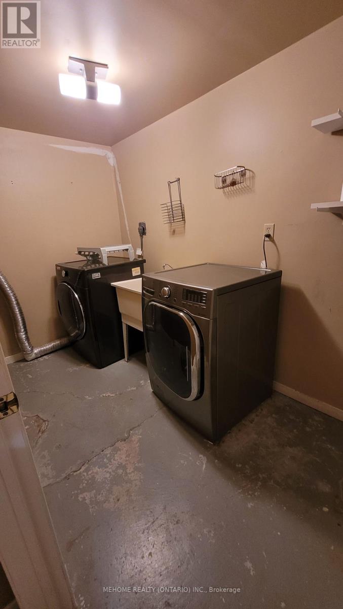 Lower Unit - 121 Angus Drive, Toronto, Ontario  M2J 2W9 - Photo 10 - C12445856
