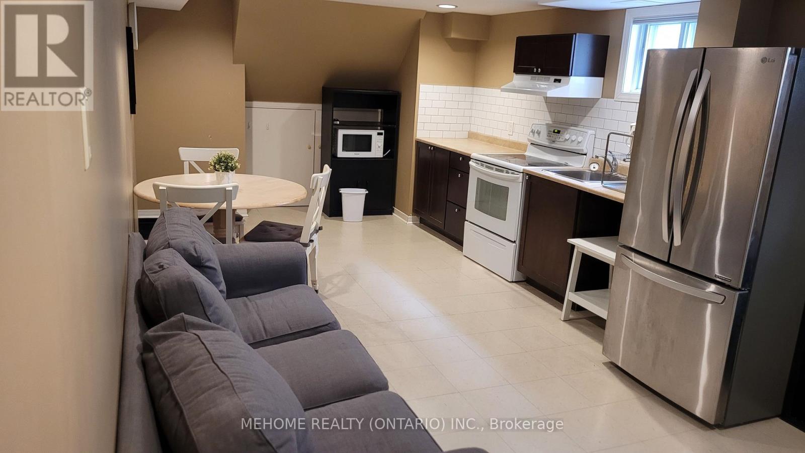 Lower Unit - 121 Angus Drive, Toronto, Ontario  M2J 2W9 - Photo 2 - C12445856