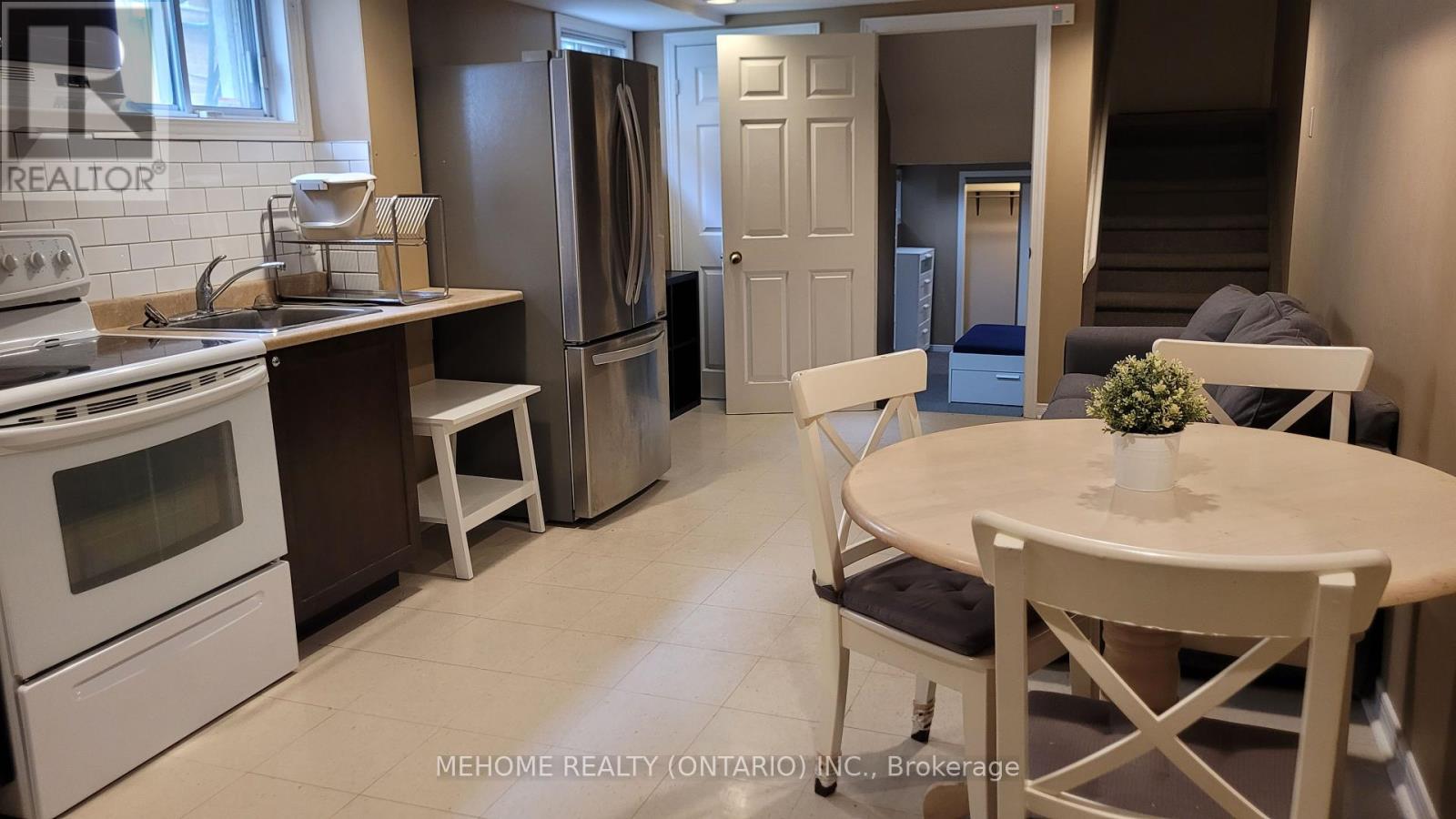 Lower Unit - 121 Angus Drive, Toronto, Ontario  M2J 2W9 - Photo 3 - C12445856