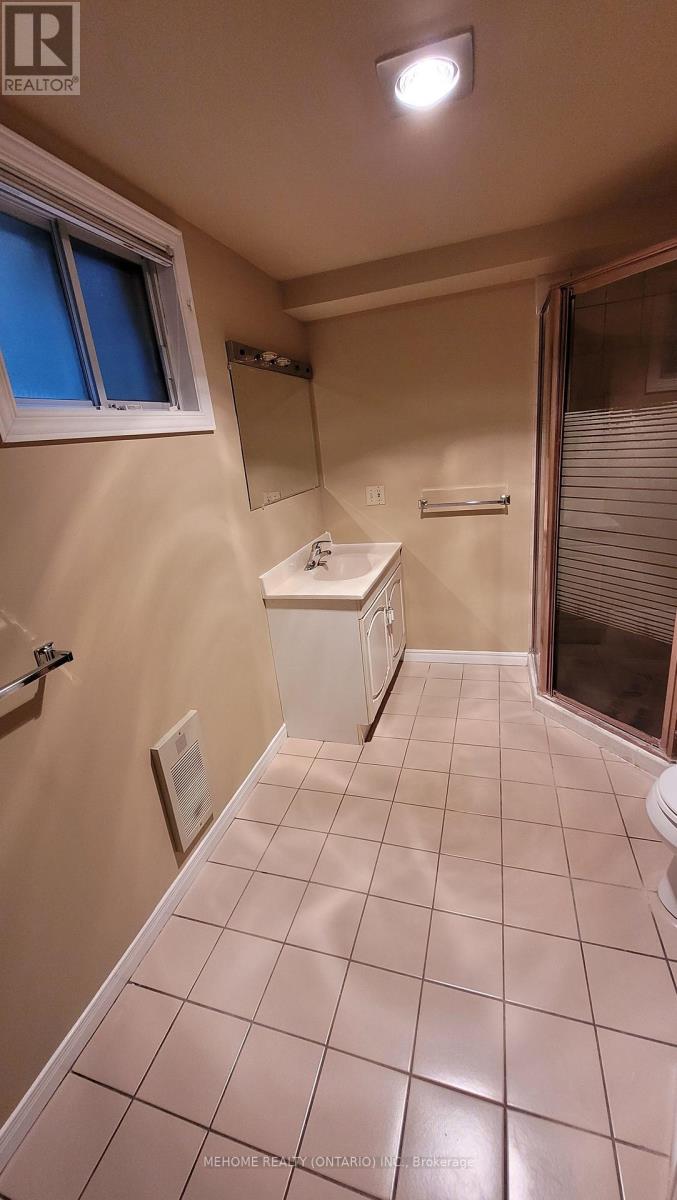 Lower Unit - 121 Angus Drive, Toronto, Ontario  M2J 2W9 - Photo 8 - C12445856