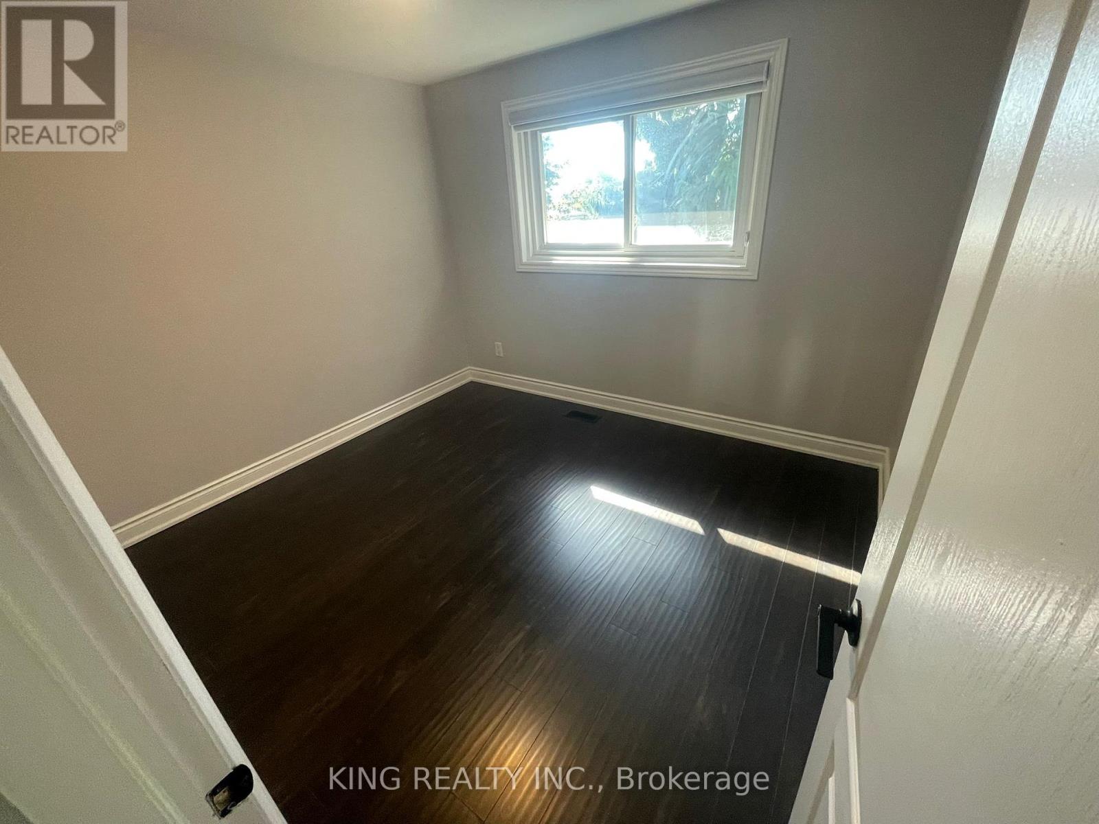 87 Aloma Crescent, Brampton, Ontario  L6T 2N8 - Photo 11 - W12445404