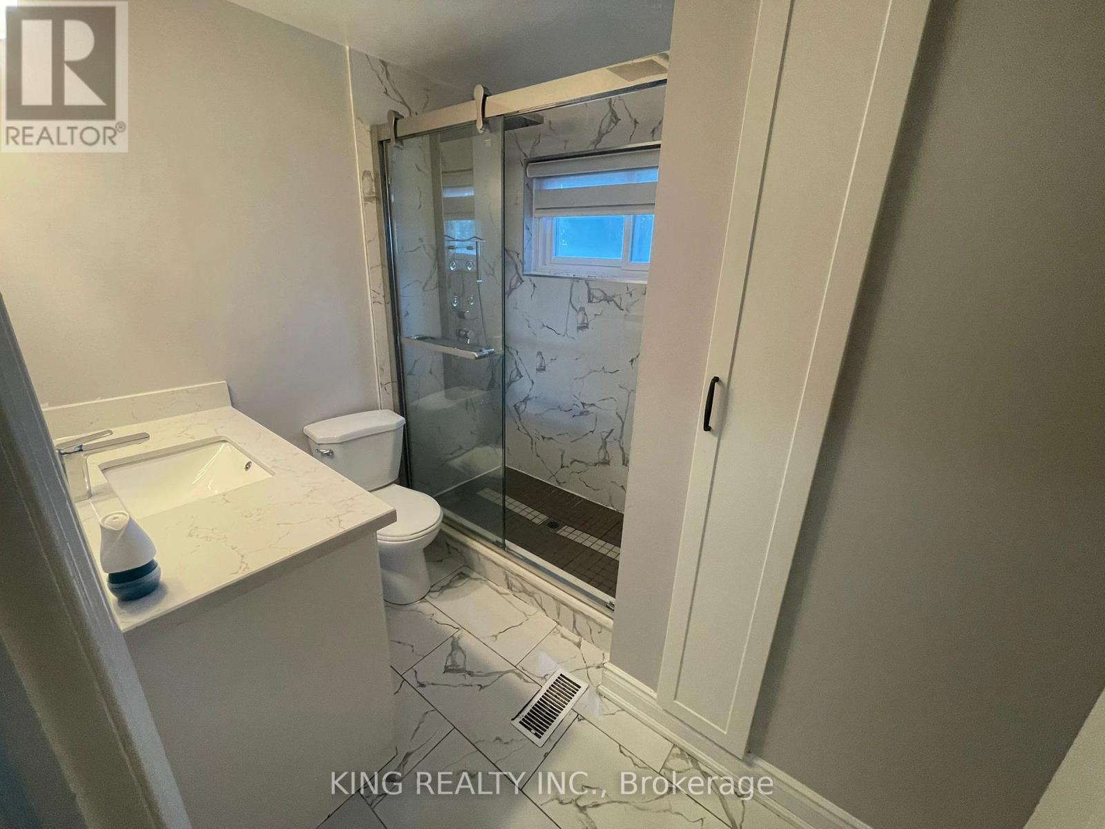 87 Aloma Crescent, Brampton, Ontario  L6T 2N8 - Photo 12 - W12445404