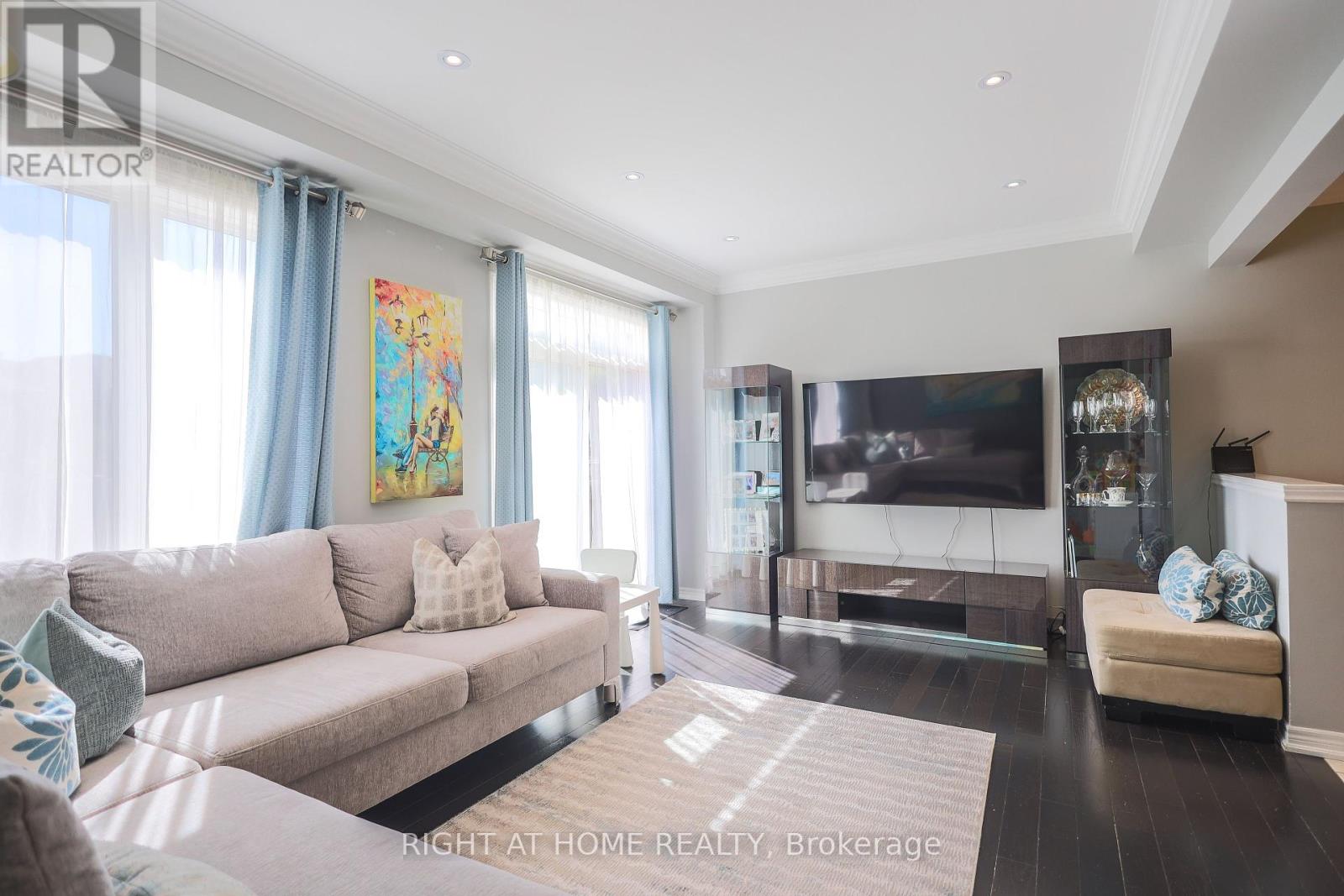 47 Millhouse Court, Vaughan (Patterson), Ontario  L6A 4J4 - Photo 13 - N12445853