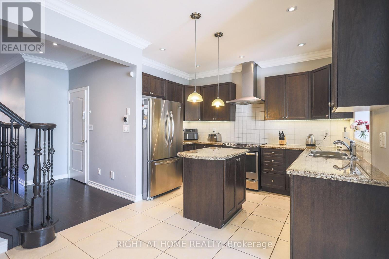 47 Millhouse Court, Vaughan (Patterson), Ontario  L6A 4J4 - Photo 16 - N12445853