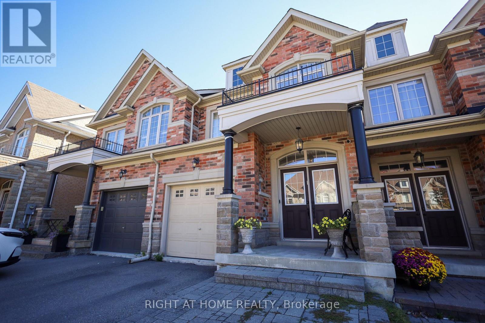 47 Millhouse Court, Vaughan (Patterson), Ontario  L6A 4J4 - Photo 2 - N12445853