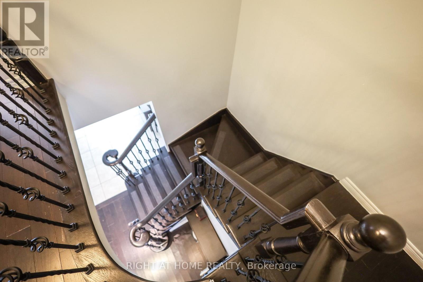 47 Millhouse Court, Vaughan (Patterson), Ontario  L6A 4J4 - Photo 27 - N12445853