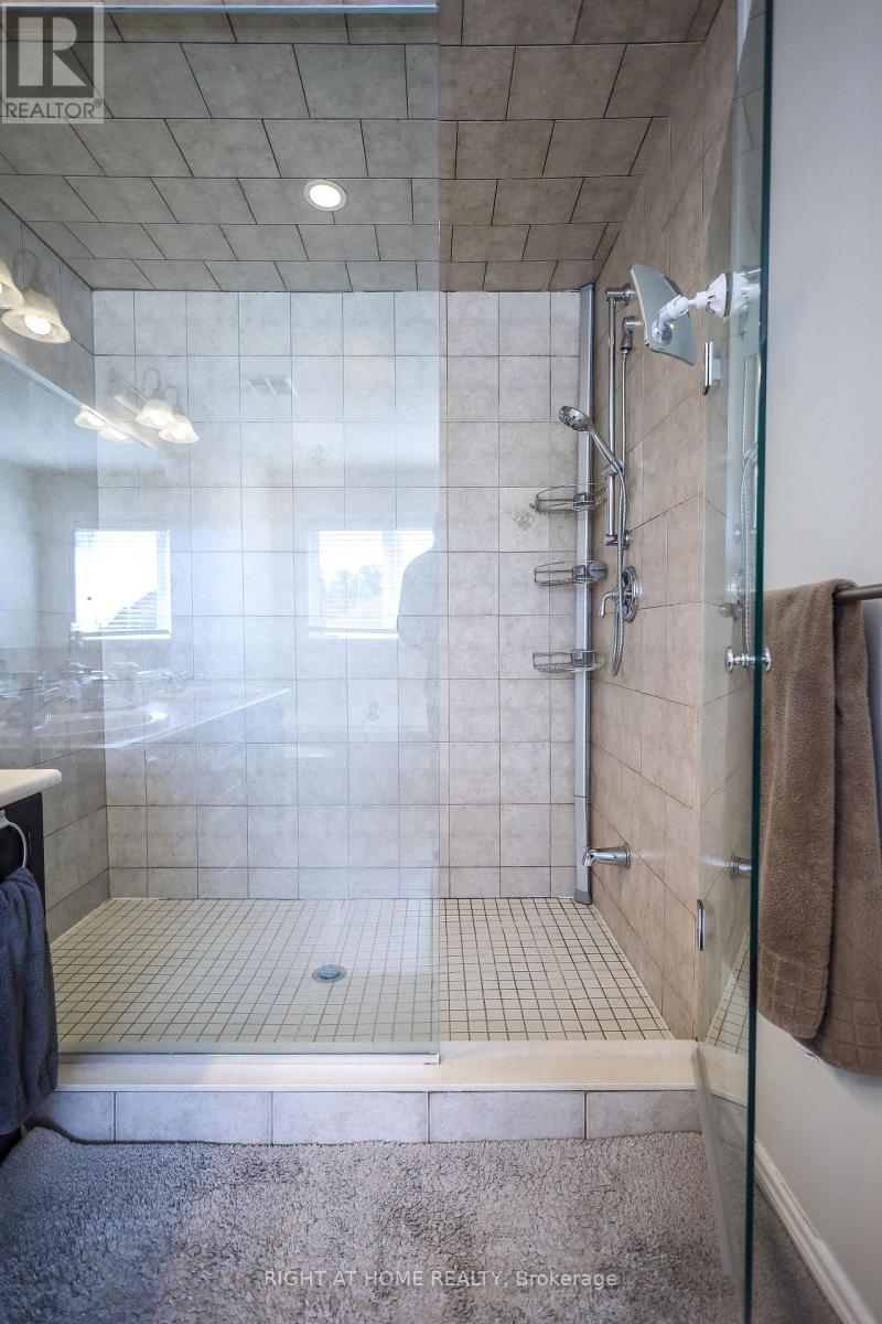 47 Millhouse Court, Vaughan (Patterson), Ontario  L6A 4J4 - Photo 33 - N12445853