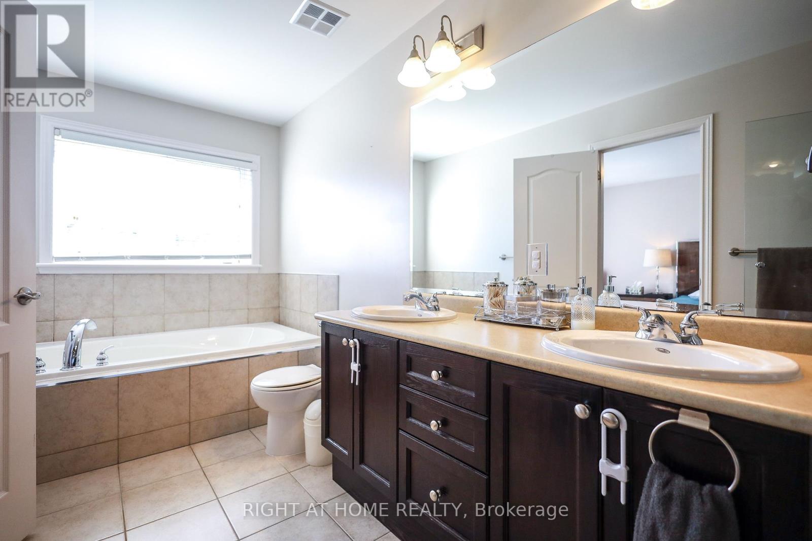 47 Millhouse Court, Vaughan (Patterson), Ontario  L6A 4J4 - Photo 34 - N12445853