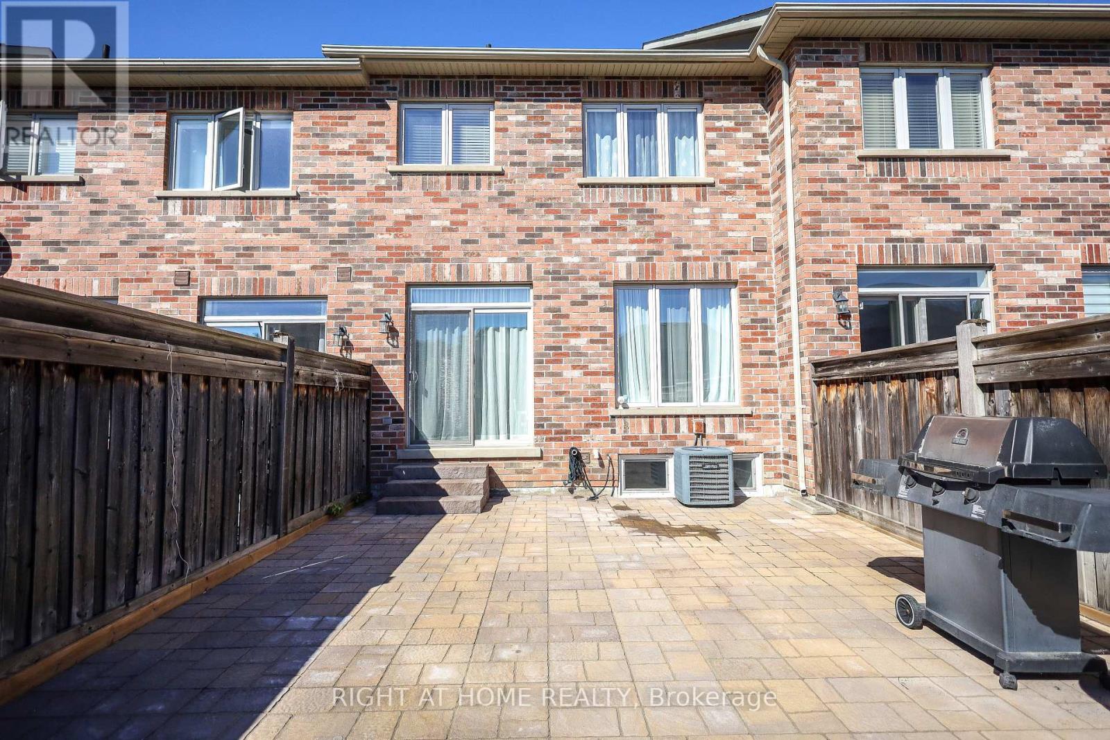 47 Millhouse Court, Vaughan (Patterson), Ontario  L6A 4J4 - Photo 4 - N12445853