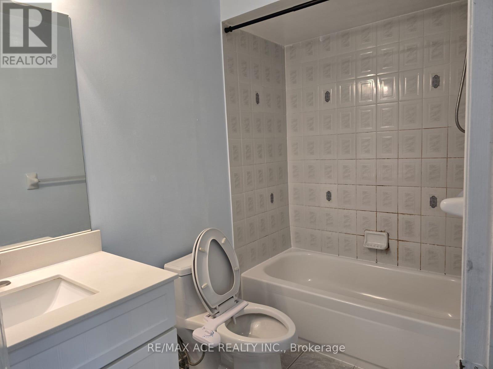 Main - 104 Sunfield Road, Toronto, Ontario  M3M 2V3 - Photo 17 - W12445854