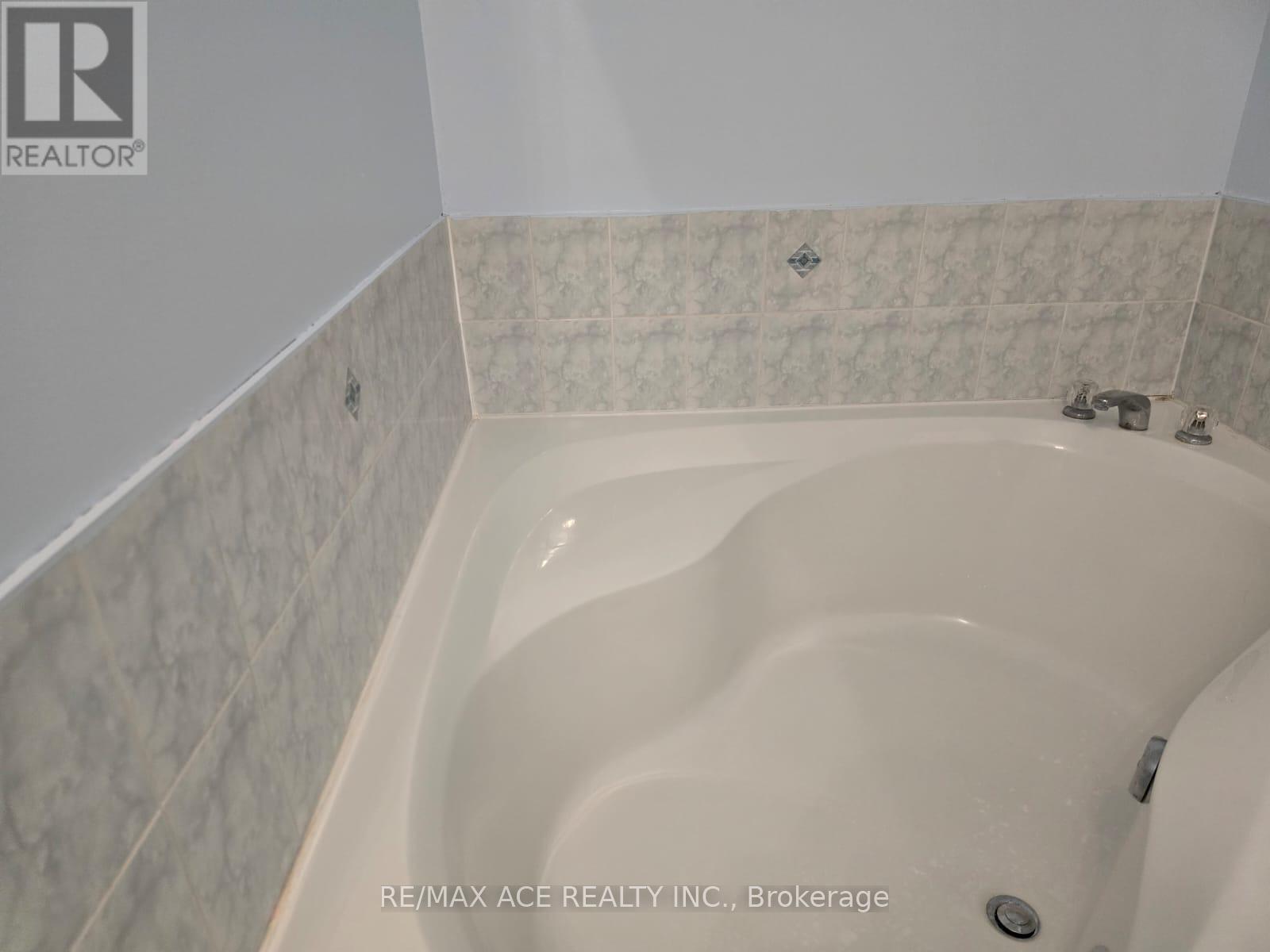 Main - 104 Sunfield Road, Toronto, Ontario  M3M 2V3 - Photo 20 - W12445854