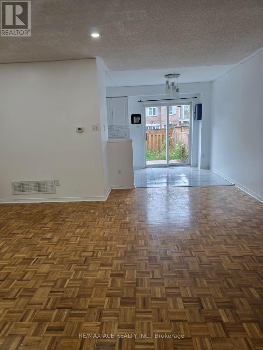 Main - 104 Sunfield Road, Toronto, Ontario  M3M 2V3 - Photo 4 - W12445854