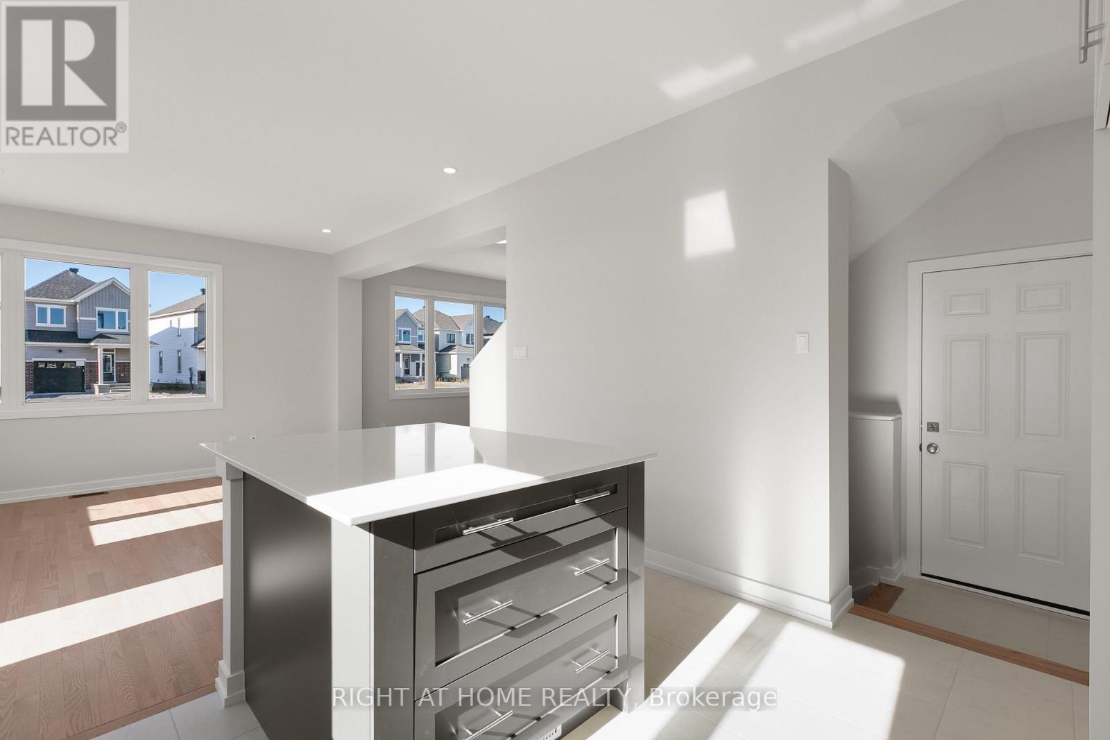 940 Seagrave Lane, Ottawa, Ontario  K0A 2Z0 - Photo 12 - X12445879