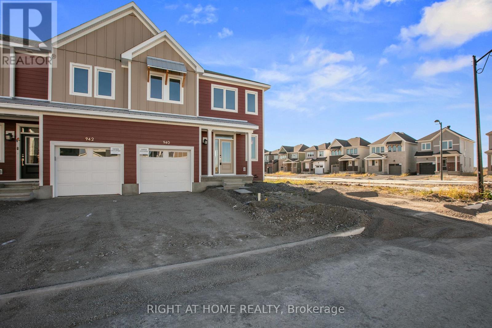 940 Seagrave Lane, Ottawa, Ontario  K0A 2Z0 - Photo 2 - X12445879