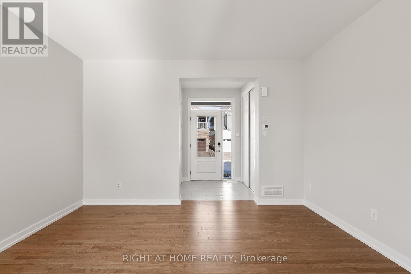940 Seagrave Lane, Ottawa, Ontario  K0A 2Z0 - Photo 3 - X12445879