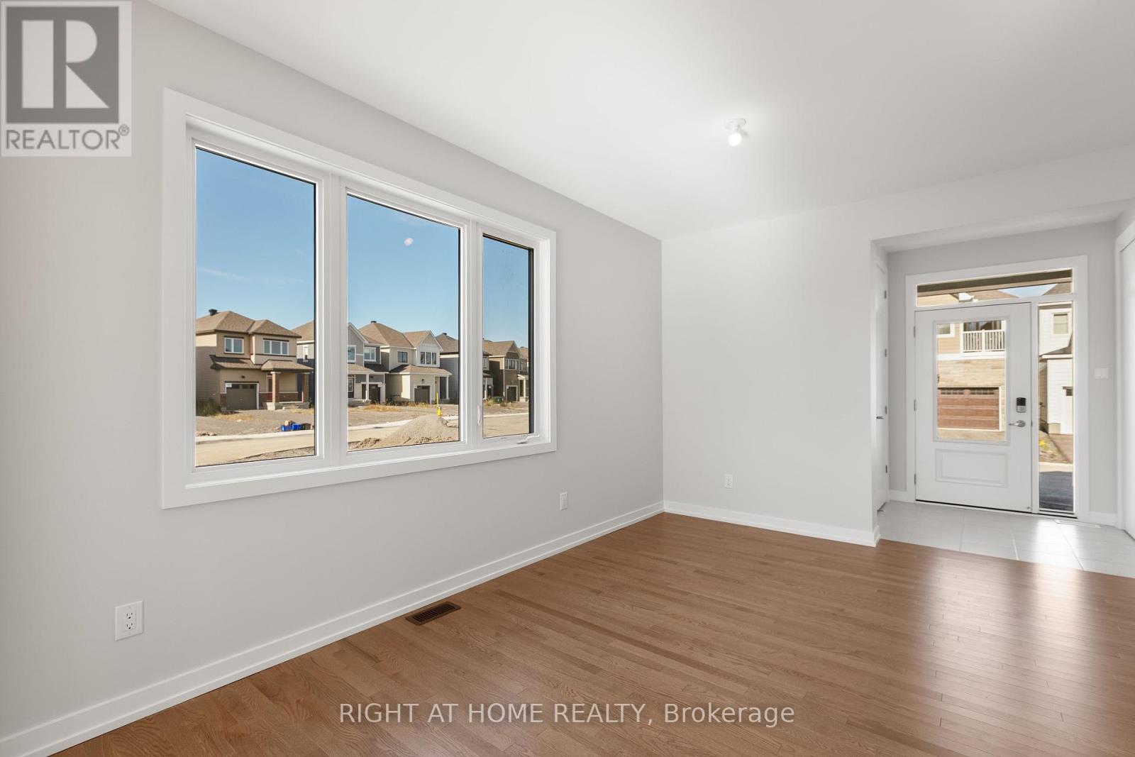 940 Seagrave Lane, Ottawa, Ontario  K0A 2Z0 - Photo 5 - X12445879